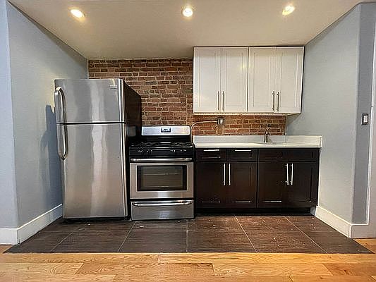 3rd image of 2342 Pacific St #2