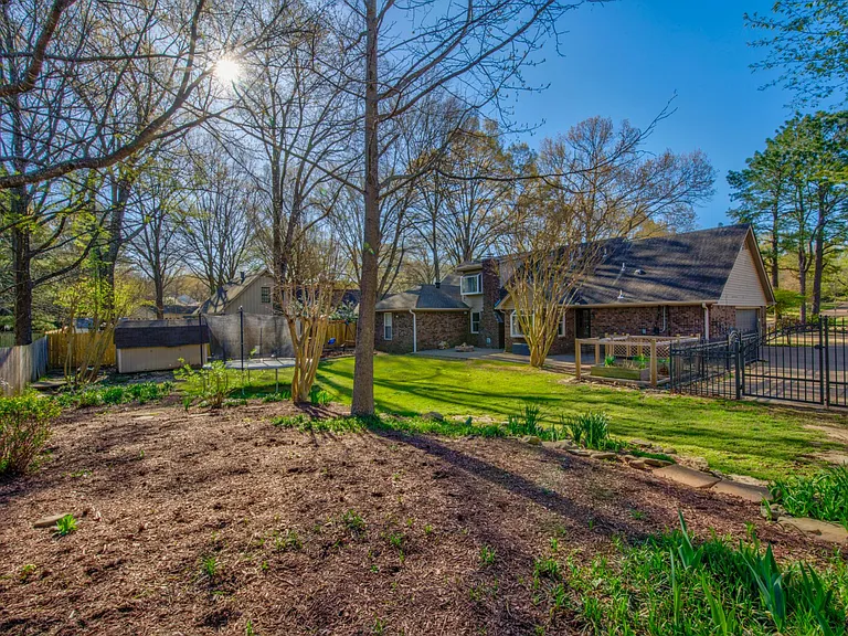 8084 Dogwood Villa Dr — Photo 25