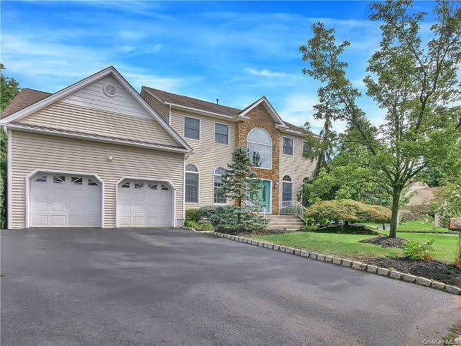 1st image of 10 Delongis Ct