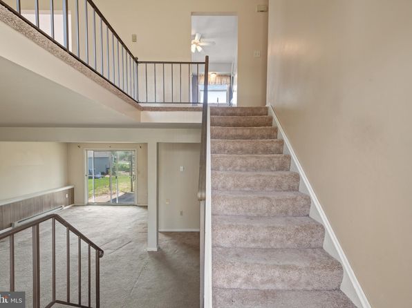 2497 Ellendale Dr, Lancaster, PA 17602
