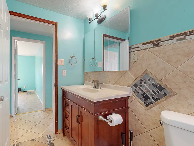 11517 Ralph Ave NE — Photo 21