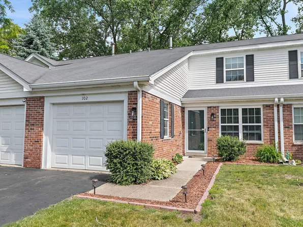 102 Pine Cir, Cary, IL 60013