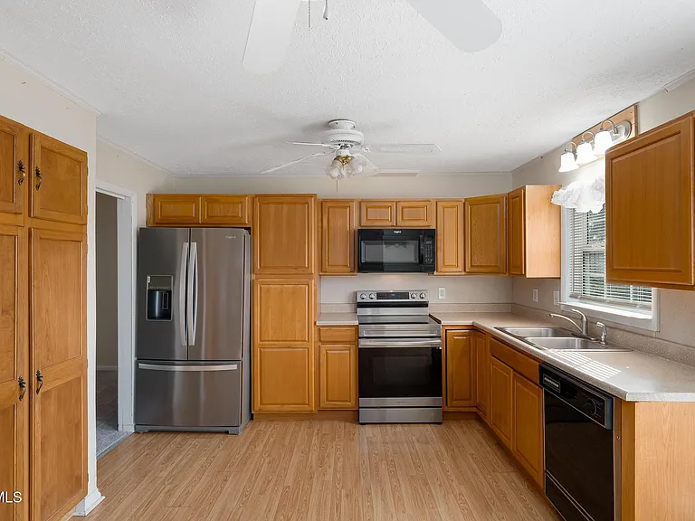 371 Oak Hill Cir — Photo 13