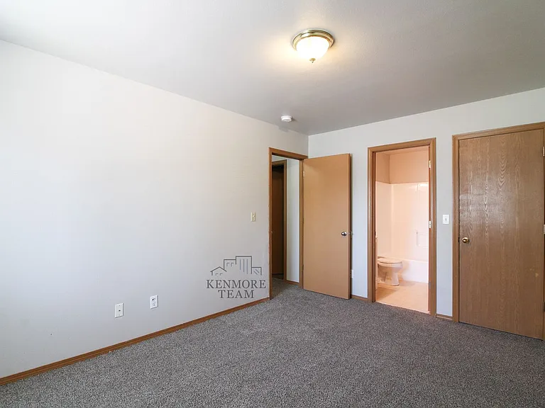 825 S Elm St — Photo 10