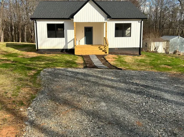 147 Highland Hills Dr, Campobello, SC 29322