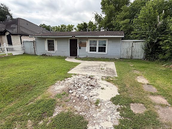 2nd image of 310 Georgia St
