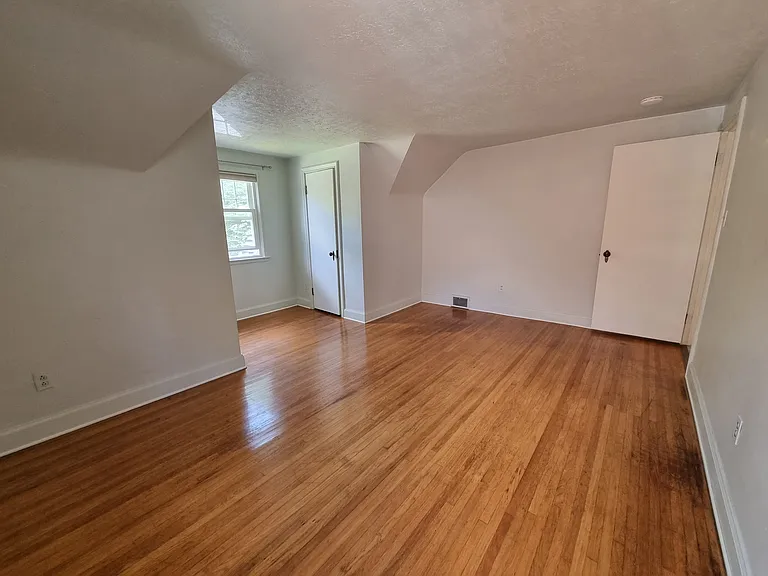 179 Amherstdale Rd — Photo 23