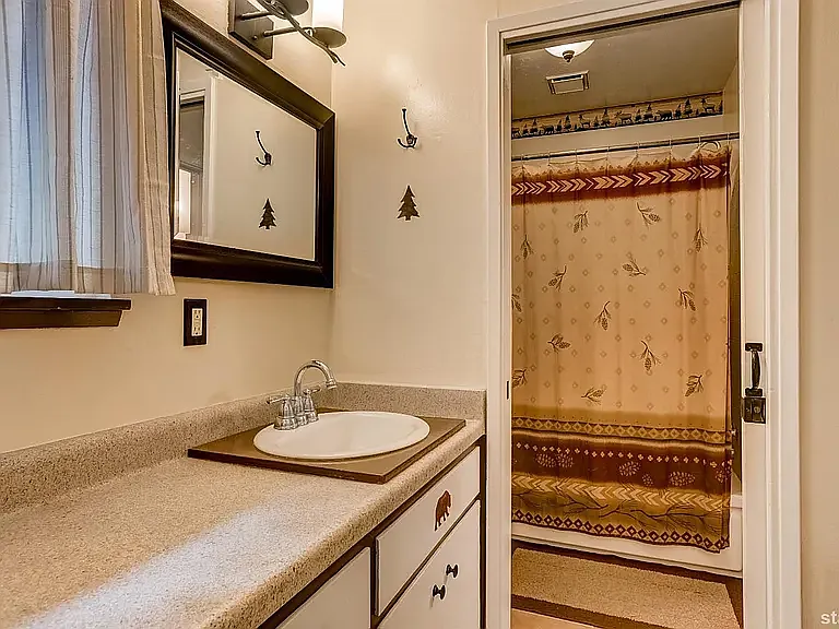 764 Wentworth Ln — Photo 12