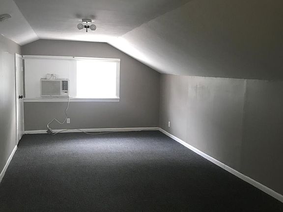 4th image of 4402 1/2 Leavenworth St #Dormer