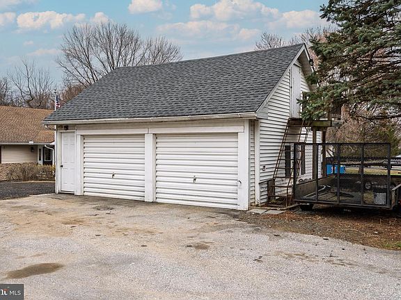 5th image of 703 Old Harmony Rd