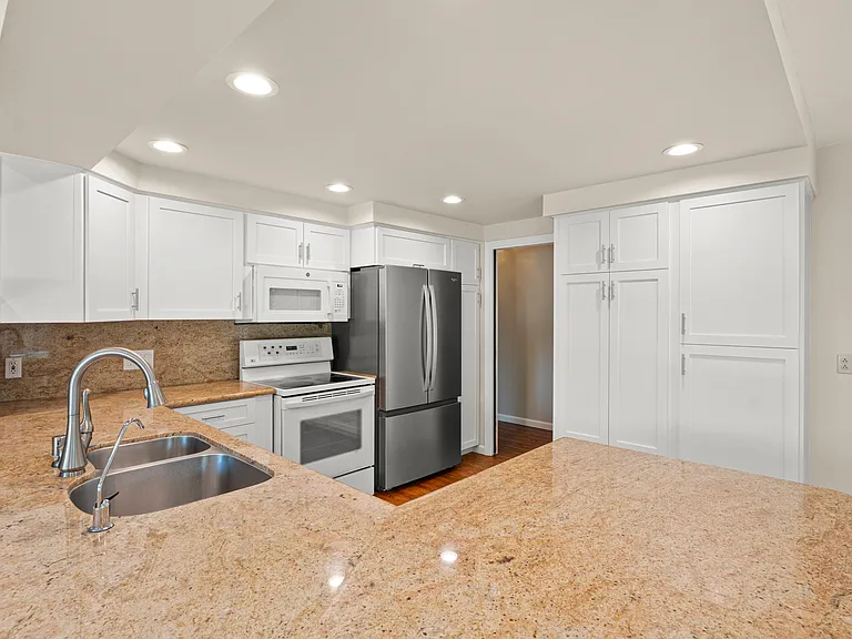 5525 Amby Dr — Photo 7