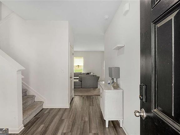 2nd image of 198 Colbury St