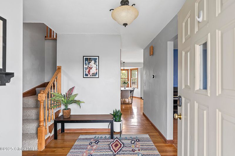 4th image of 25 Valleywood Drive