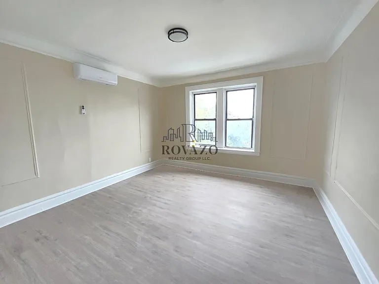 18-19 40th St #304 — Photo 3
