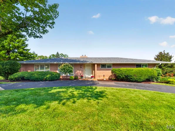 9 Green Oaks Dr, Saint Louis, MO 63132
