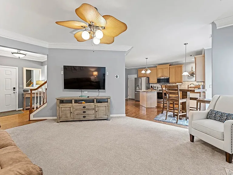 112 Bathurst Ln — Photo 8