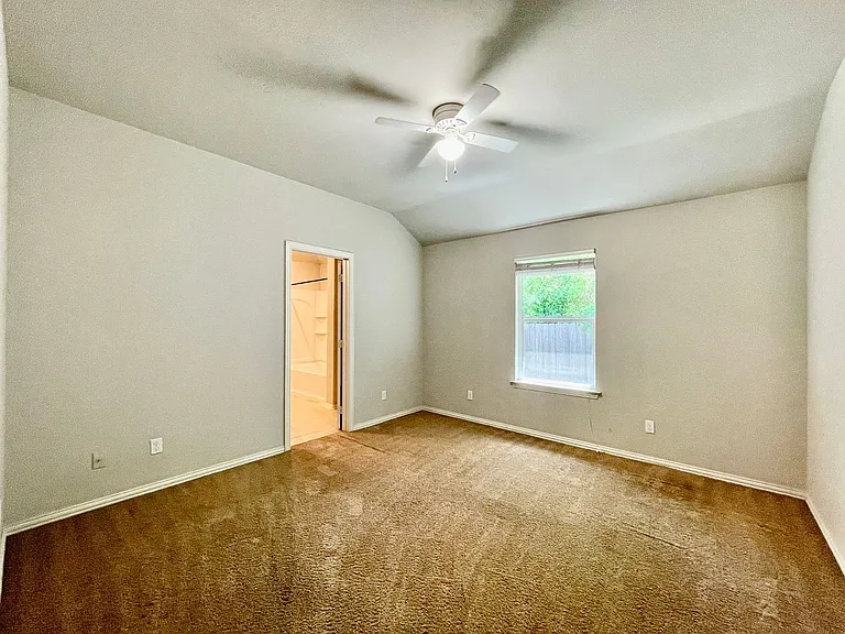 3115 N Hickory St — Photo 16