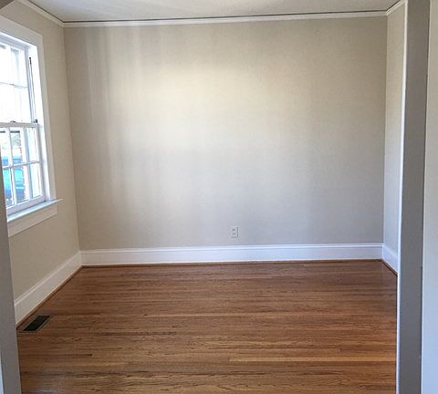 5th image of 300 S Oleander Ave