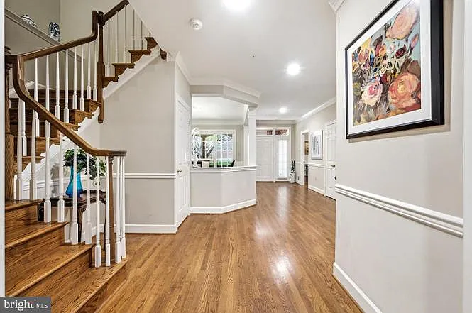 4 bed, 3.5 bath, 4558 sqft, $6,000 — Photo 4