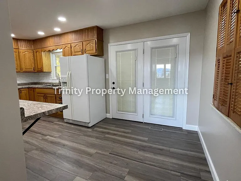 305 Michael St — Photo 7