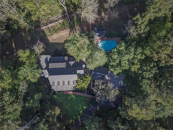 2nd image of 2110 Clay Dr NE