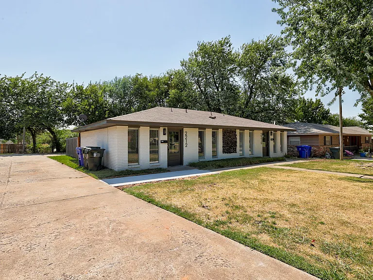 2212 Donna Dr — Photo 2