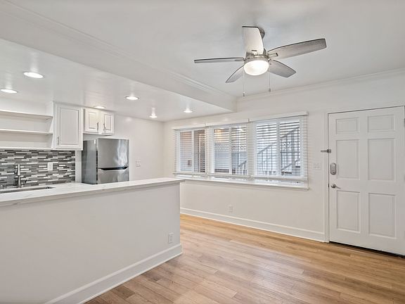 4th image of 53 10th St APT 105