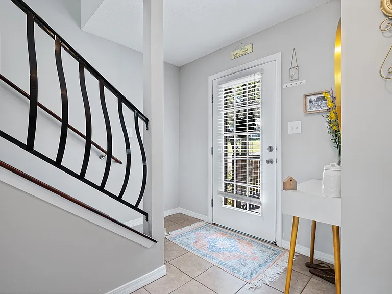 Tomrick Cir — Photo 2