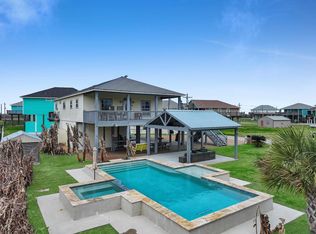 959 Tidelands Dr, Crystal Beach, TX 77650