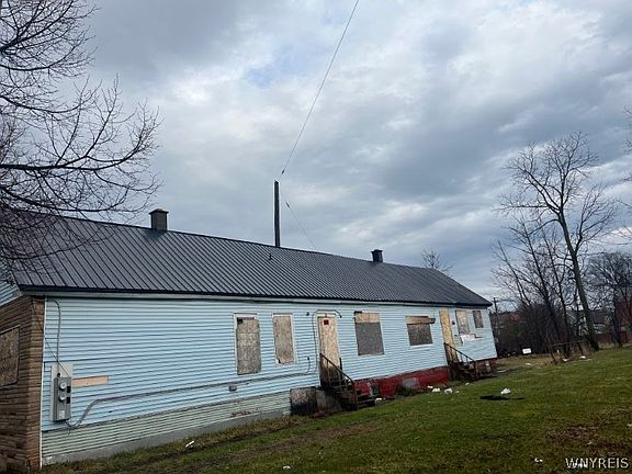 4th image of 145 Strauss St