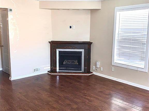 3rd image of 2408 Dell St