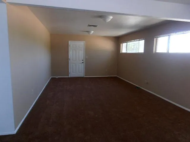 2716 E Lee St — Photo 16