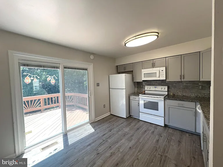 12102 Presidio Way — Photo 9