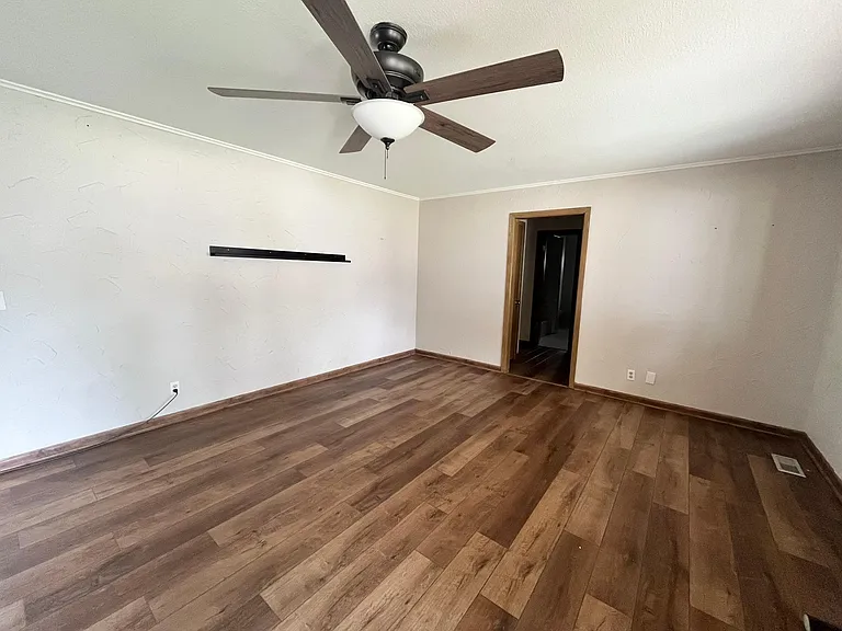 2526 W Broadway Ave — Photo 3