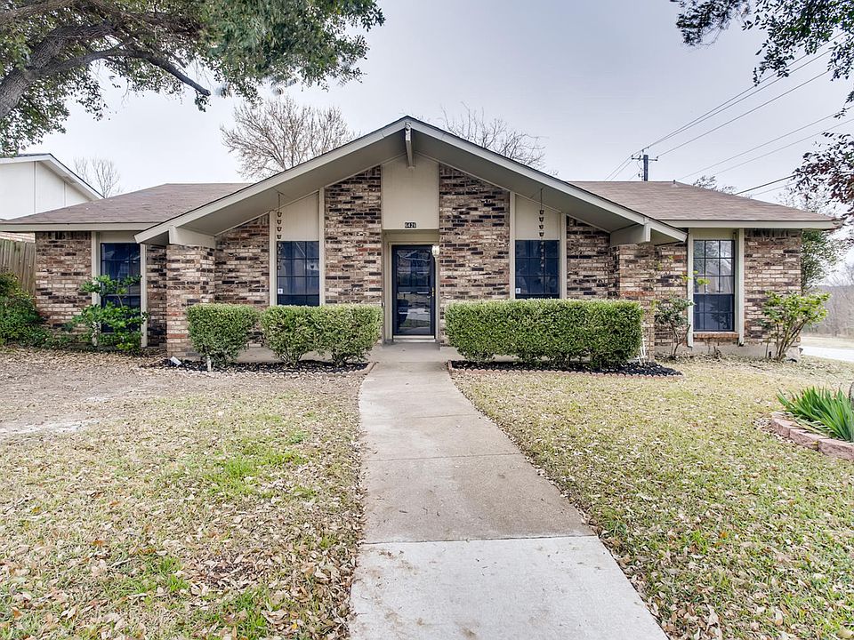 6426GreenValleyDrGarland-large-001-001-ExteriorFront-1500x999-72dpi.jpg