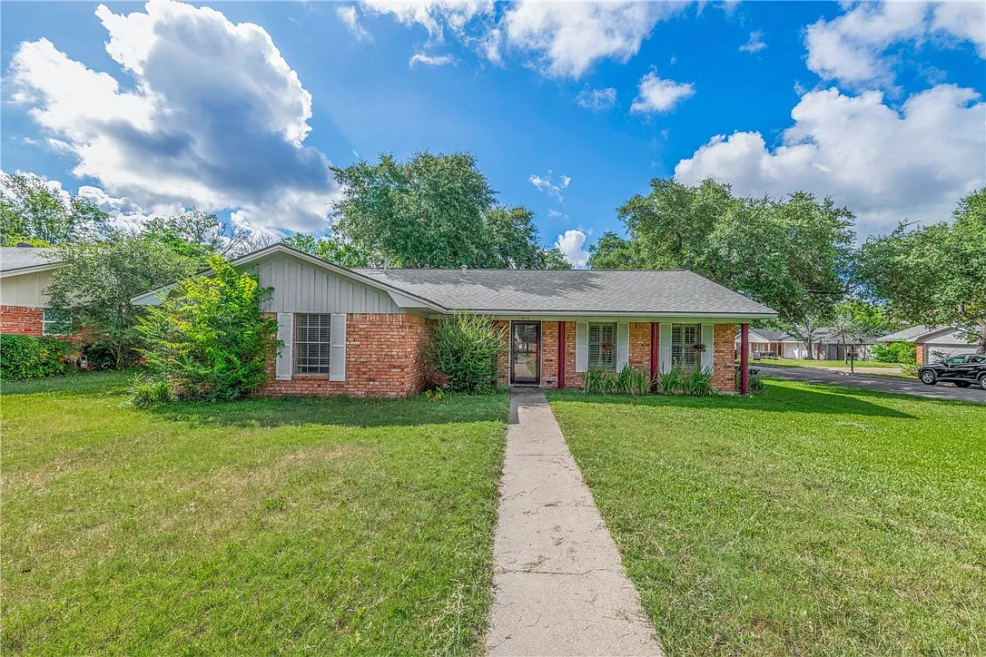 4 bed, 1971 sqft, $1,950 — Photo 3