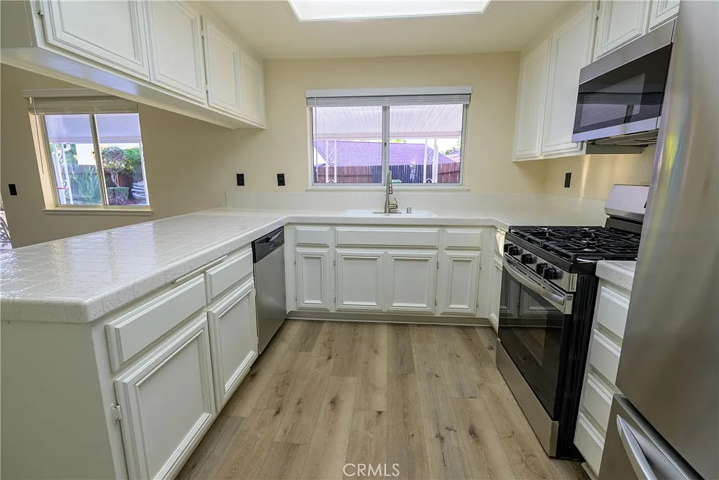 4 bed, 1853 sqft, $3,600 — Photo 3