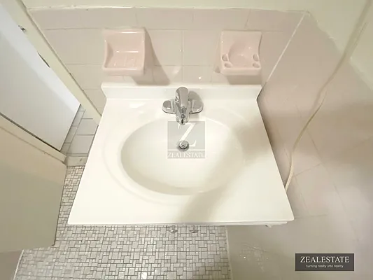 Rented by ZealEstate Group Inc | media 58