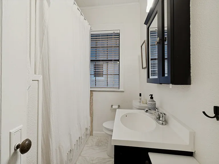 5318 Vanderbilt Ave — Photo 9