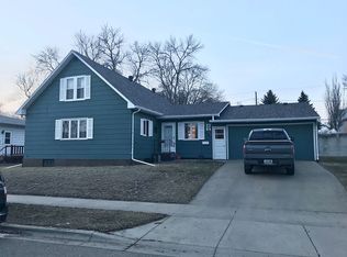 318 4th St SW, Rugby, ND 58368