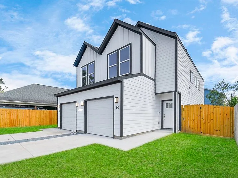 2310 Erastus St — Photo 1