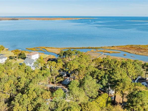 21 Constant Rd, Hampton, VA 23664