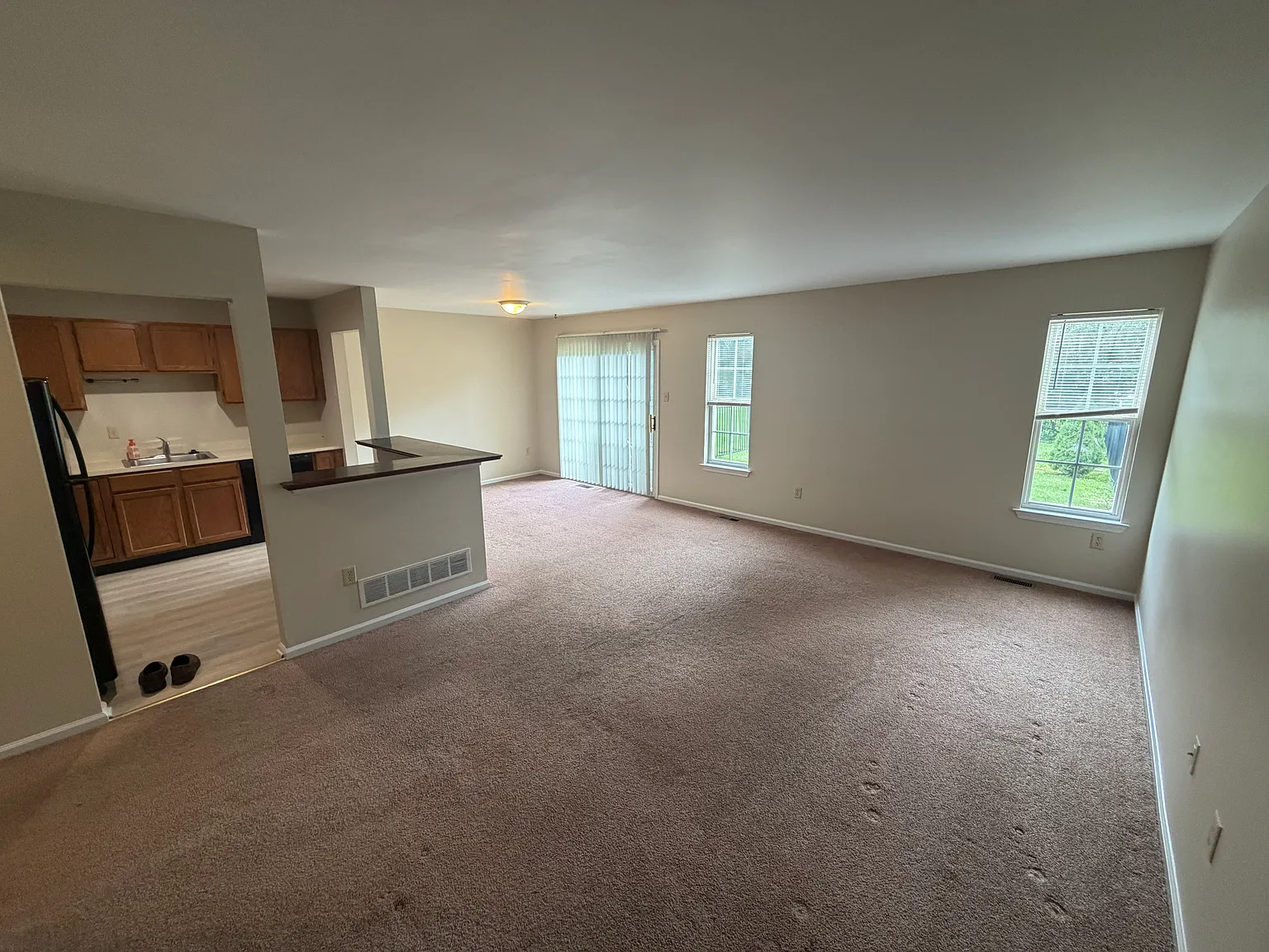 3 bed, 2.5 bath, 1662 sqft, $2,200 — Photo 3