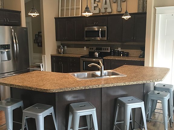 4th image of 195 Silverstone Dr
