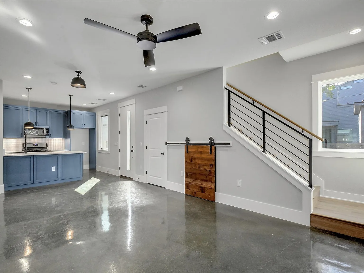 2 bed, 2.5 bath, 1162 sqft, $2,950 — Photo 1