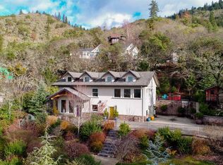 1765 NE Sunset Ln, Grants Pass, OR 97526