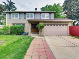 1423 S Cypress Dr, Mount Prospect, IL 60056
