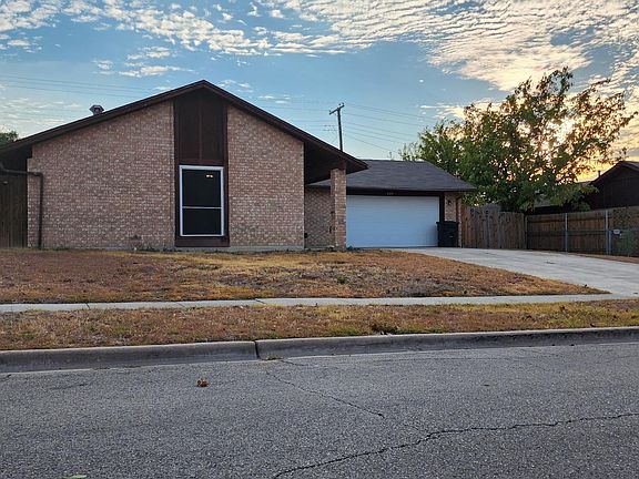 2nd image of 606 Skyline Ave