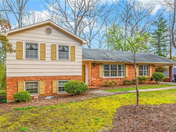 1603 Seven Oaks Pl, High Point, NC 27265