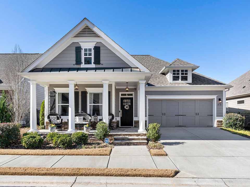 1st image of 221 Clover Ln